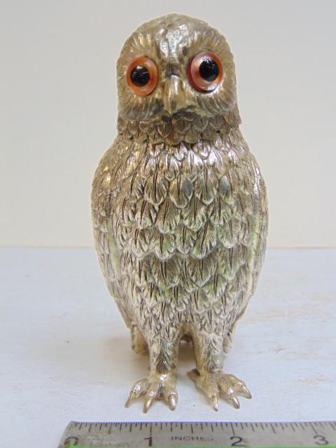 Silver plated owl sugar shaker, with glass eyes, has mark (hallmark ?), height is 5.25" (1 of 6)