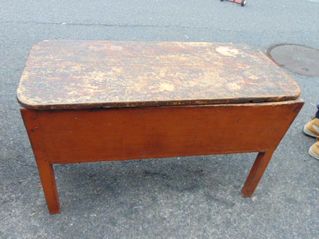 Country pine dough box with loose lid, 46" by 21.5", height is 29.25" (1 of 4)