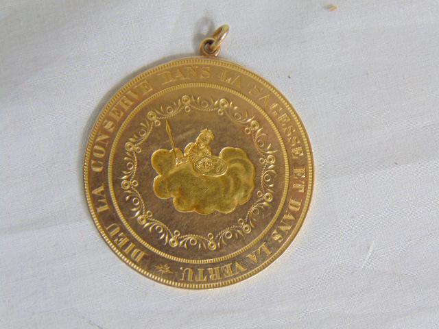 Jewelry. 18kt gold Antique French Gold medal 17.22 grams, tested for 18kt, please see Translation of: Jewelry. 18kt gold Antique French Gold medal 17.22 grams, tested for 18kt, please see Translation of medal in photo