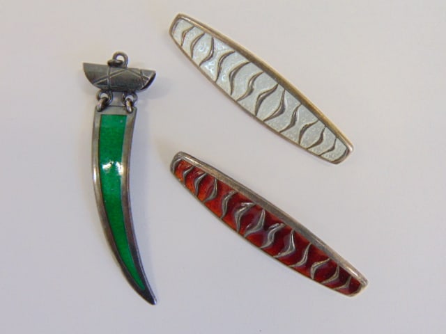 Jewelry. (3) Vintage pendants. (2) sgd. David Andersen Norway sterling silver enamel guilloche w/ (1 of 4)