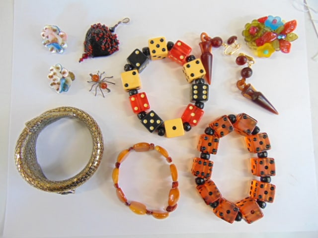Jewelry. Vintage collection of dice jewelry, mesh snake bracelet, bug pin & other. see photos for (1 of 5)