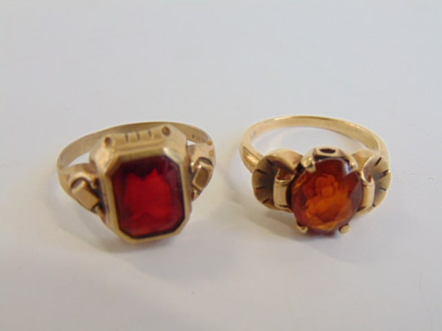 Jewelry. (2) Vintage 10kt gold rings to include square red stone?glass? size 8, 2.50 grams & oval (1 of 5)