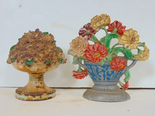 2 Hubley cast iron floral doorstops, # 267, 7.25" & # 9 6": 2 Hubley cast iron floral doorstops, # 267, 7.25" & # 9 6"