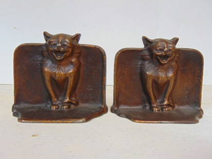 Pair DAL cast iron scary cat bookends, Decorative Art League signed, dated 1925, 4 3/8" wide, height: Pair DAL cast iron scary cat bookends, Decorative Art League signed, dated 1925, 4 3/8" wide, height is 3 3/8"