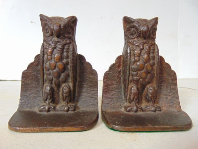 Pair small cast iron owl andirons, vintage, no marks, 4 1/8" tall (1 of 4)