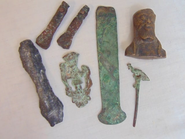 Lot ancient bronze artifacts, bronze pin with bird, small bust, possibly Roman (1 of 6)