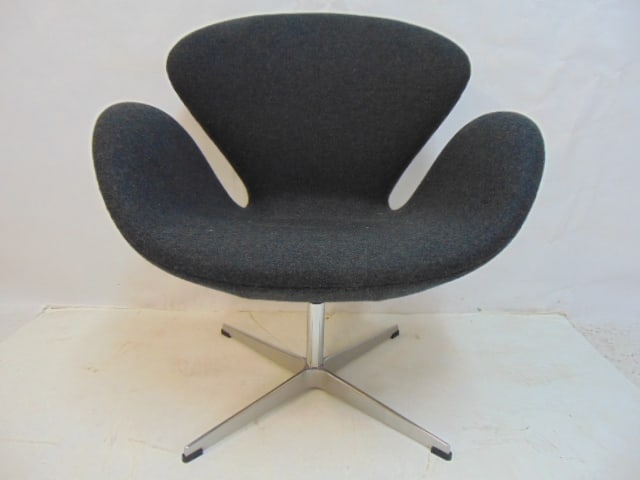 Arne Jacobsen style Swan Chairs, set of 4, from a set of 100 IBM corporate event chairs from long (1 of 4)