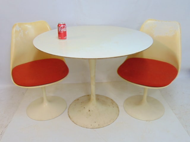 Knoll Saarinen tulip lunch table with two chairs, as found, base has chips to paint, some rust, (1 of 10)