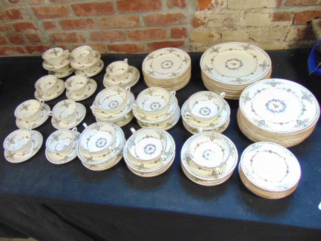 Set Royal Worcester porcelain dinnerware, "Daphne", 12 dinner, 13 bread plates, 13 lunch or salad (1 of 8)