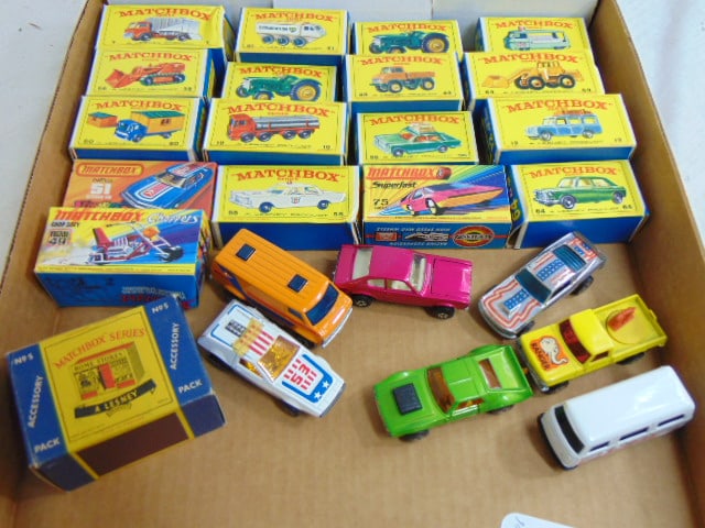 Lot original Matchbox cars in box, 18 cars in box plus 7 loose cars, boxes in good condition. (1 of 6)