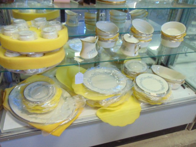 Set Lenox porcelain dinnerware, service for 12, "Repertoire", floral decorated, silver trim (1 of 7)