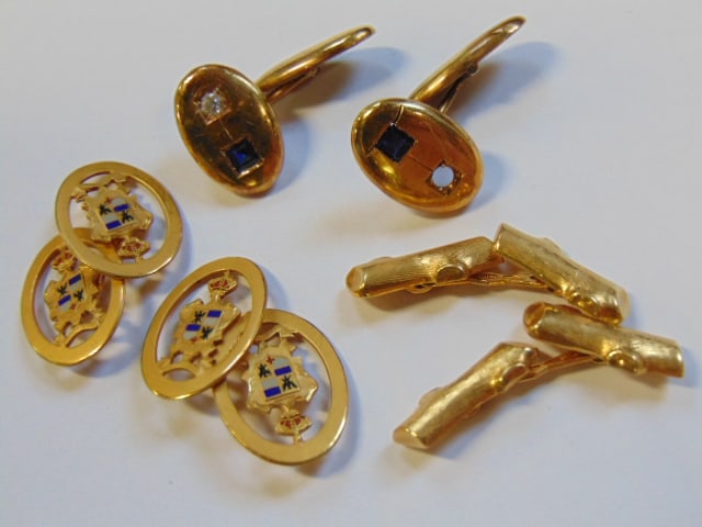 Jewelry. (3) Pairs of 18kt gold cufflinks, bamboo design 7.33 grams hallmark 750; enamel coat of: Jewelry. (3) Pairs of 18kt gold cufflinks, bamboo design 7.33 grams hallmark 750; enamel coat of arms design 10.43 grams hallmark 750; & pair of tested 18kt cufflinks w/ small blue stone and small rou