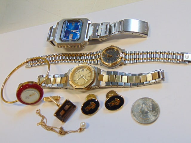 Jewelry. Vintage watches & other. 14kt Eberhard & Co. Royal Quartz Vintage wristwatch; Gucci quartz: Jewelry. Vintage watches & other. 14kt Eberhard & Co. Royal Quartz Vintage wristwatch; Gucci quartz watch red bezel & Gucci gold tone cufflinks Made in Italy & Gucci two tone wristwatch Seiko automati