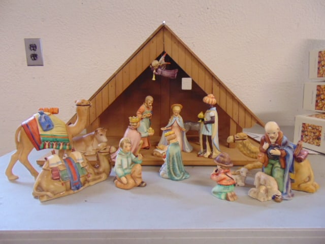 Hummel nativity scene creche, included the stable, Mary, Josef, 3 wise men, more, see images, come: Hummel nativity scene creche, included the stable, Mary, Josef, 3 wise men, more, see images, come in original boxes, good condition