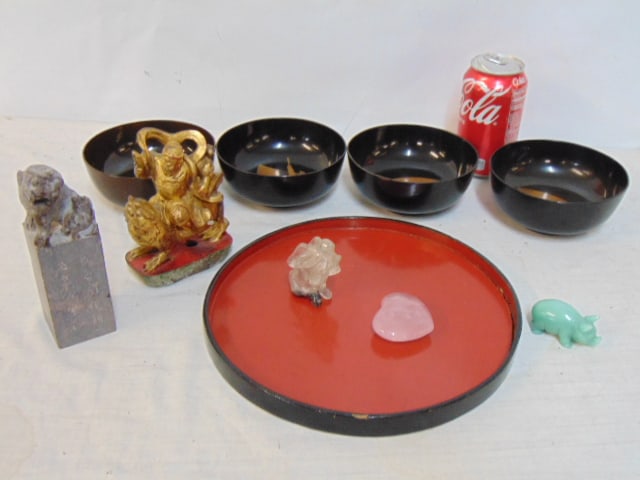 Chinese lot, 4 lacquered bowls, carved soapstone seal, 3 hardstone carvings, small Chinese gilt wood: Chinese lot, 4 lacquered bowls, carved soapstone seal, 3 hardstone carvings, small Chinese gilt wood figural carving & lacquered tray