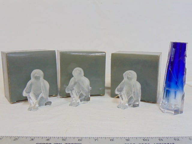 3 Daum, France art glass monkeys (See, Hear, Speak no evil) & blue art glass vase, vase is 6",: 3 Daum, France art glass monkeys (See, Hear, Speak no evil) & blue art glass vase, vase is 6", monkeys in original box