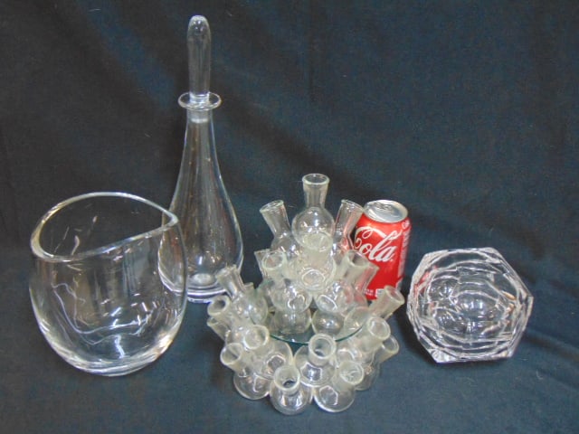 4 pieces art glass, Rosenthal, Orrefors, Tiffany & tulipiere style vase, clear Rosenthal vase, oval,: 4 pieces art glass, Rosenthal, Orrefors, Tiffany & tulipiere style vase, clear Rosenthal vase, oval, height is 7"; Orrefors decanter with stopper, 14", artist signed Lindstrand; Tiffany glass geometri