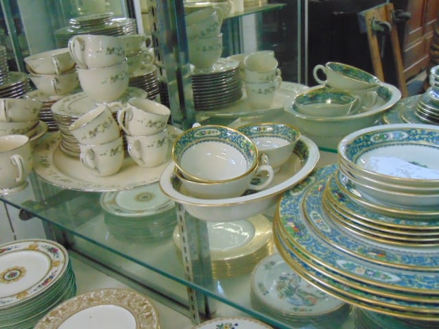 2 sets Lenox china, "Brookdale" set includes 11 dinner plates, 11 salad plates, 12 cake plates, oval: 2 sets Lenox china, "Brookdale" set includes 11 dinner plates, 11 salad plates, 12 cake plates, oval dish, 4 demitasse cups and saucers, 8 cups and saucers "Autumn" lot includes 4 dinner plates, 4 cak