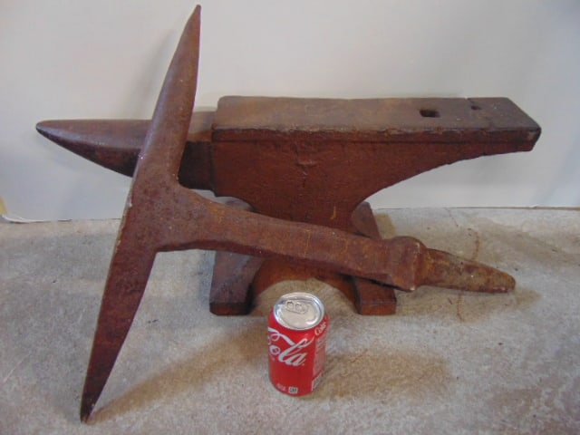 Heavy iron anvil & iron bench dog, anvil is 25.5" long: Heavy iron anvil & iron bench dog, anvil is 25.5" long