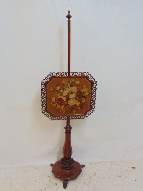 Victorian Rosewood fire screen with needlepoint insert: Victorian Rosewood fire screen with needlepoint insert