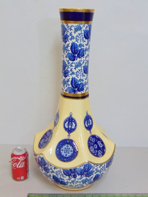 Large Minton vase, blue & white Delft style decorations, gilt detail, vase is 25", minor wear on: Large Minton vase, blue & white Delft style decorations, gilt detail, vase is 25", minor wear on gilt trim, otherwise in good condition,