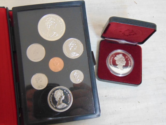 2 Canadian silver proof sets, Royal Canadian Mint 1974 proof set & 1990 Canadian silver dollar (1 of 5)