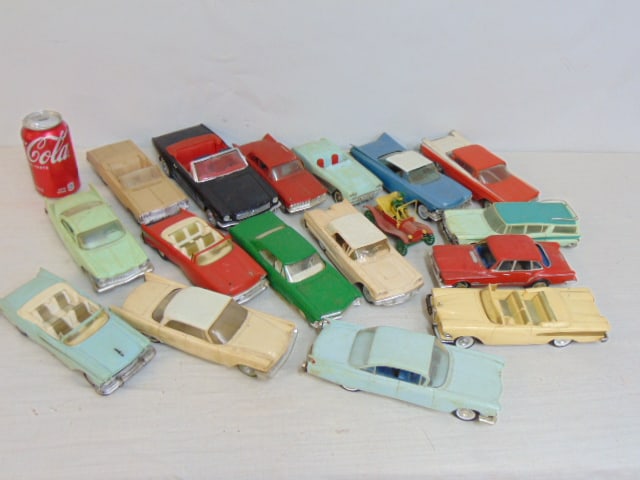 Lot model cars, various makes, few metal ones, most are plastic, please see images for more detail (1 of 6)
