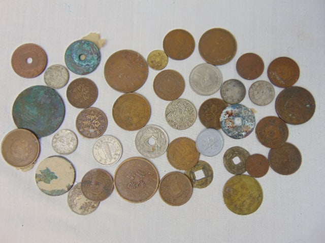 Lot Chinese coins, copper, silver toned, see images (1 of 5)