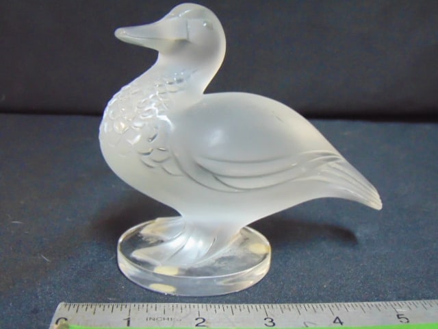 Lalique art glass duck, frosted glass, in good condition, no chips.: Lalique art glass duck, frosted glass, in good condition, no chips.