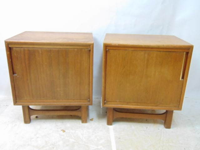 Pair Mid Century night stands by the Cavalier corporation, cases need refinishing, one is missing (1 of 7)