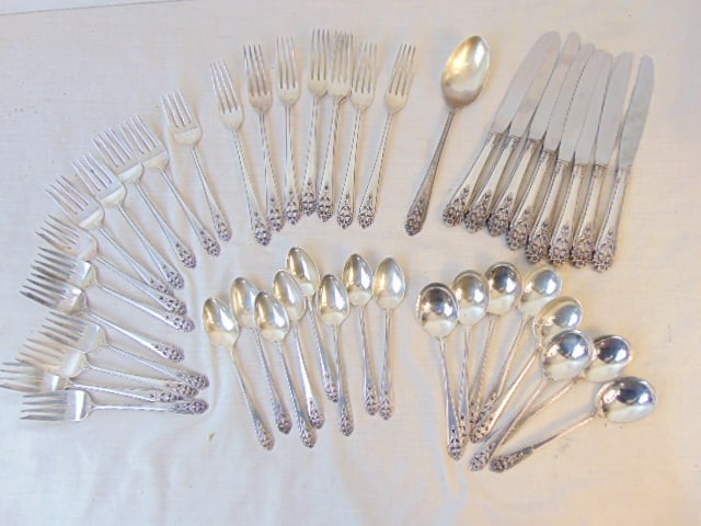 Lot sterling flatware, International sterling "Queens Lace" pattern, 8 soup spoons, 8, 8 dinner (1 of 7)