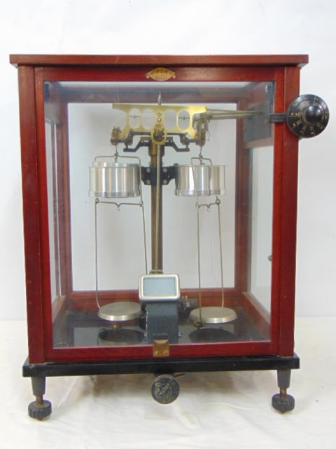 German Scientific balance scale by Sartorius Werke, Gottingen, precision scale in mahogany case, (1 of 6)