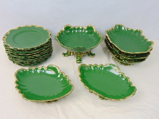 Lot green Spode porcelain dinnerware with gilt trim, includes 13 dinner plates, 5 oval bowls (pair & (1 of 6)