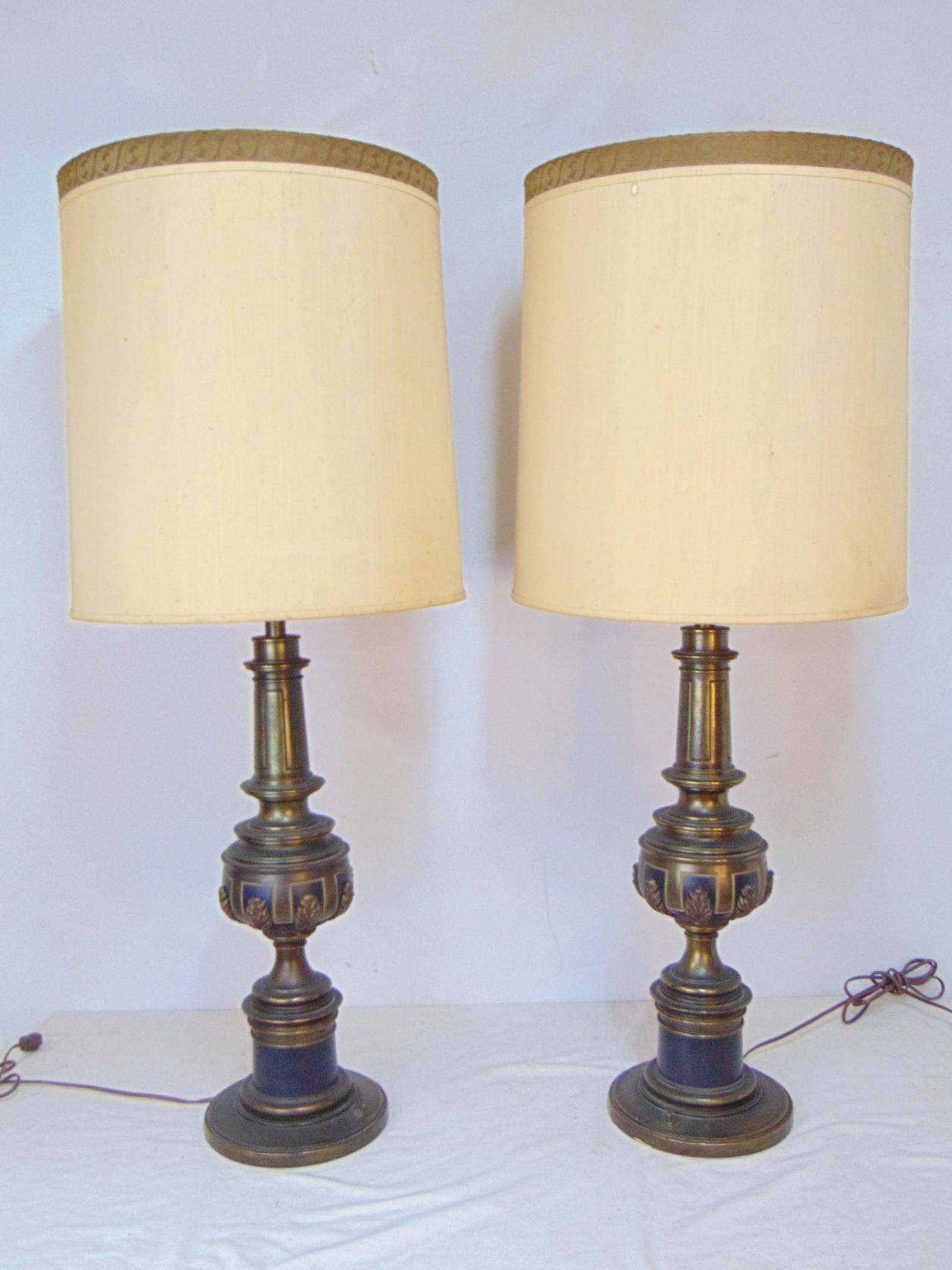 Pair of Stiffel bronze table lamps, with original shades, mixed patina, decorative lighting, lamps (1 of 11)