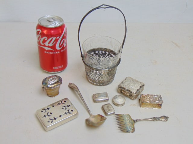 Silver basket with glass insert & various small silver (pill) boxes, small ladle, 7.5 troy (1 of 4)