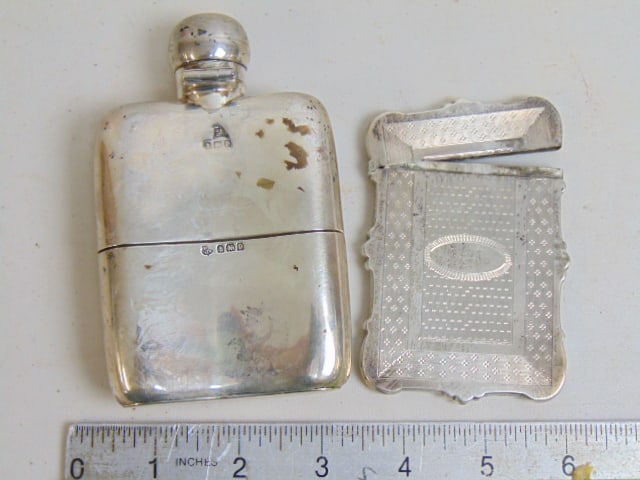 Silver hallmarked flask & carte de visite holder, 7 troy: Silver hallmarked flask & carte de visite holder, 7 troy