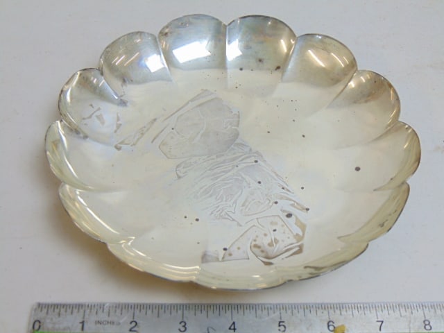 Sterling silver dish by Tiffany Makers, 14 troy, 8 5/8" in diameter.: Sterling silver dish by Tiffany Makers, 14 troy, 8 5/8" in diameter.