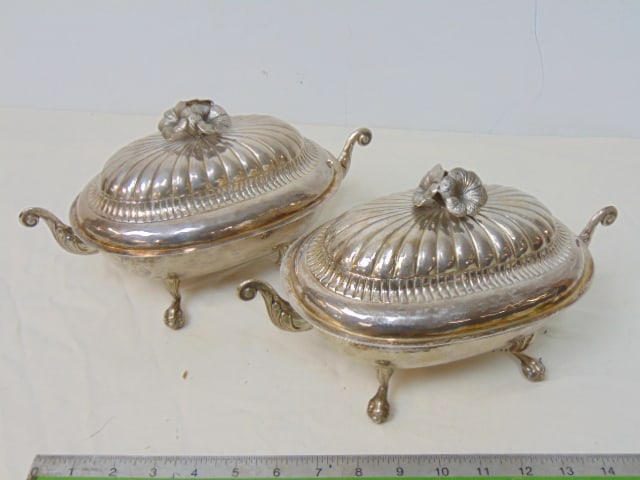 Pair silver tureens in Spanish colonial style, hallmarked, with floral handle on lids, weight is 32: Pair silver tureens in Spanish colonial style, hallmarked, with floral handle on lids, weight is 32 troy