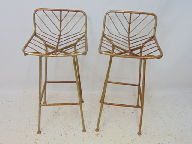 Pair steel barstools, seat height is 29", have superficial rust. (1 of 4)