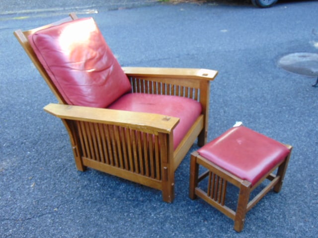 Stickley/ Audi Morris chair w/ footstool, one arm is damaged, oak & red leather: Stickley/ Audi Morris chair w/ footstool, one arm is damaged, oak & red leather