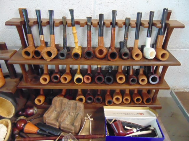 Extensive collection of pipes, Meerschaum, Dunhill, carved wood, corncobs, porcelain, also includes (1 of 11)