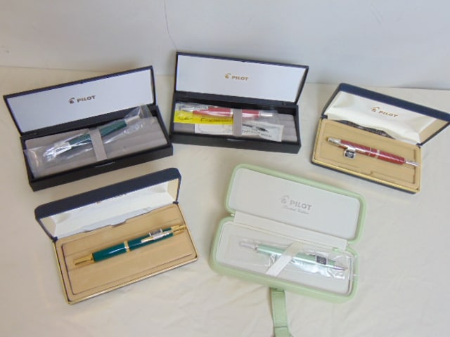 Collection of 5 PILOT fountain pens in original cases. (1 of 4)