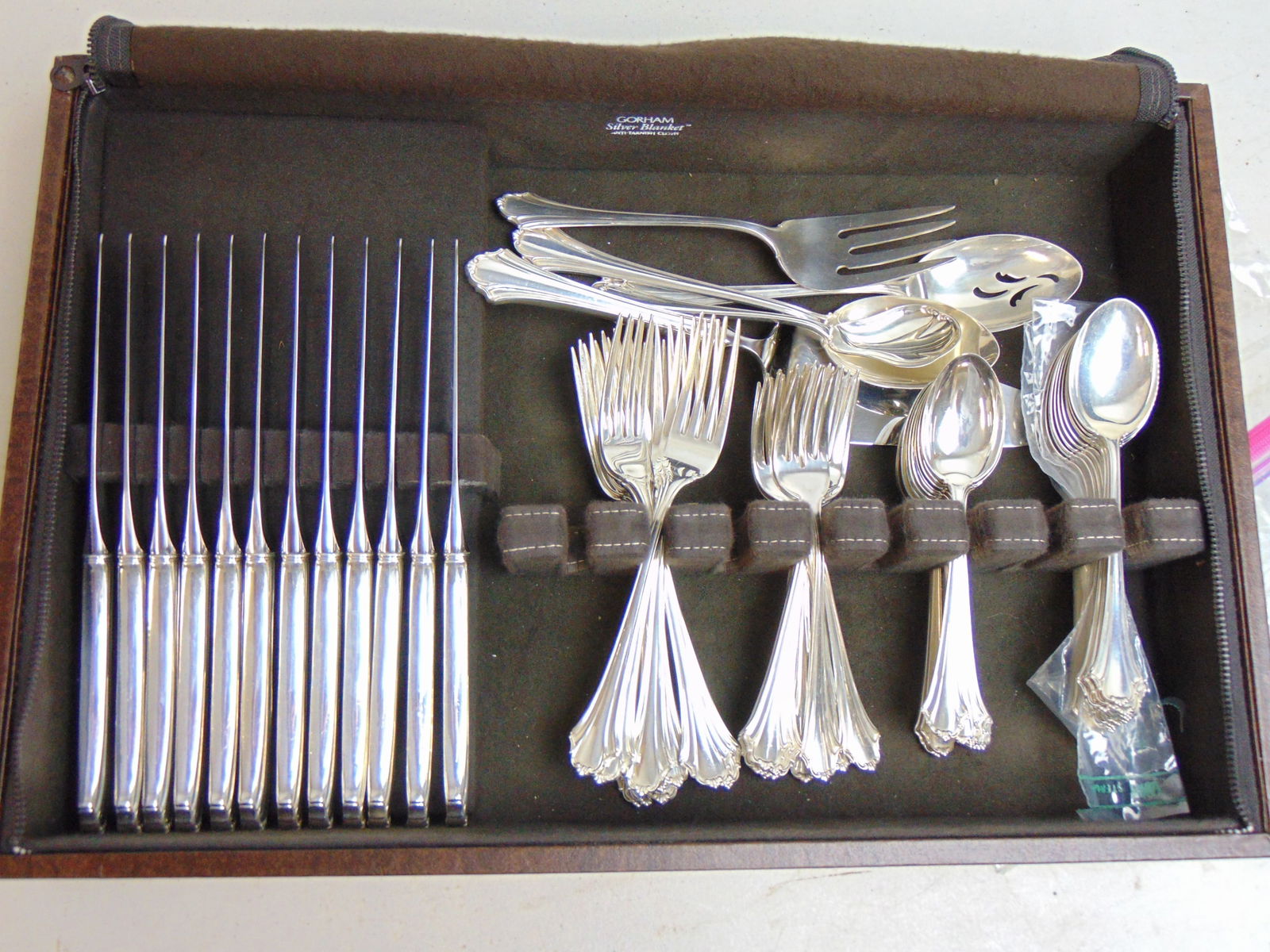 Set sterling flatware, by Lunt, service for 12, in case, plus serving pieces, 70 troy plus serving p (1 of 4)