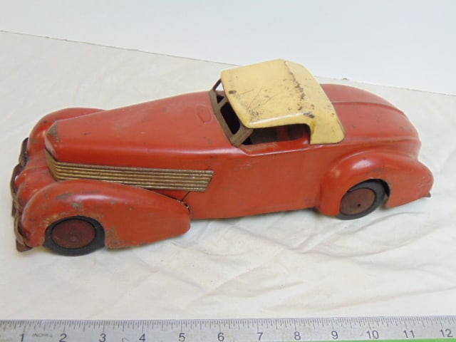 Metal Prod Co vintage toy car, 1930's sedan, in old red paint, white roof, missing one tire (1 of 7)