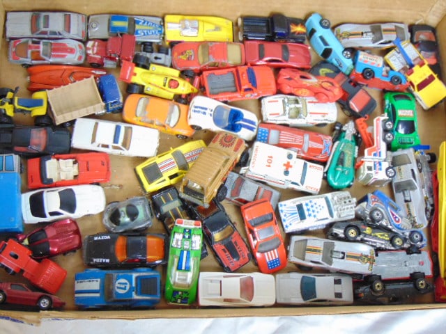 Lot misc. toy cars, Matchbox, Hot Wheels etc, all in used condition (1 of 5)