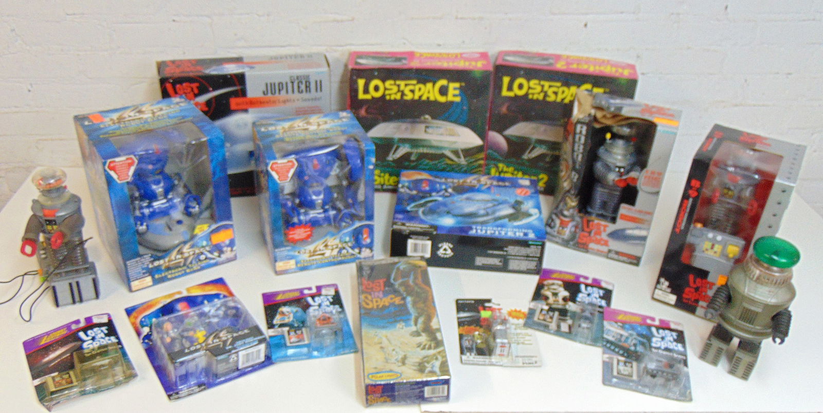 Huge Lost in Space toy lot, includes authentic B-9 replica remote controlled robot, Electronic (1 of 14)