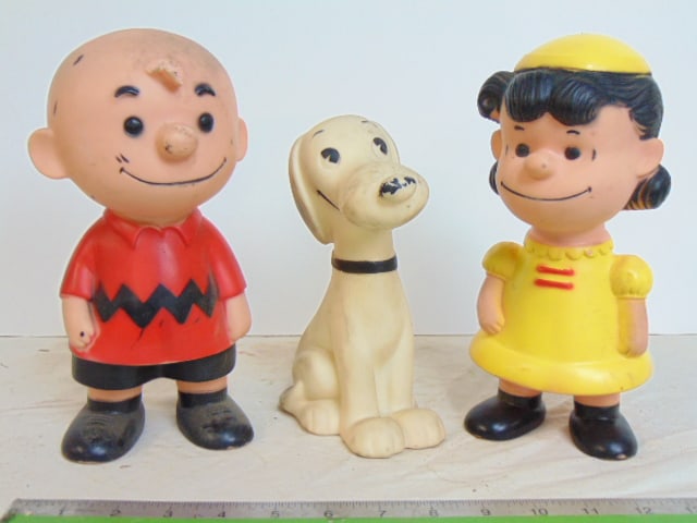 Plastic Peanuts figures, Snoopy, Charlie & Lucy, in used condition, 9": Plastic Peanuts figures, Snoopy, Charlie & Lucy, in used condition, 9"