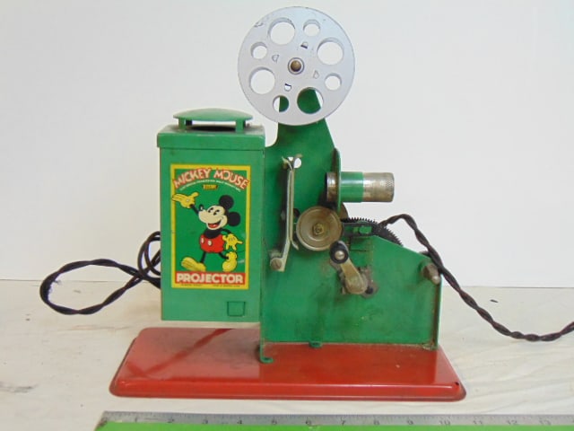 Mickey Mouse Movie Projector, by Keystone, original condition, good decals (1 of 6)