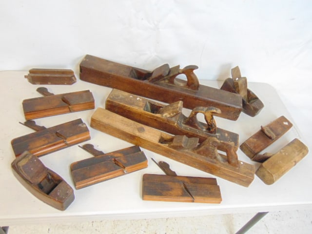 Lot of early wood block planes, includes various models, with cutting blades, see images from more (1 of 8)