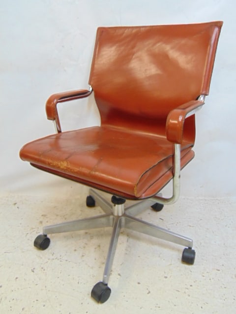 Mid Century chrome & leather office chair, swivel chair on wheels, no make: Mid Century chrome & leather office chair, swivel chair on wheels, no make